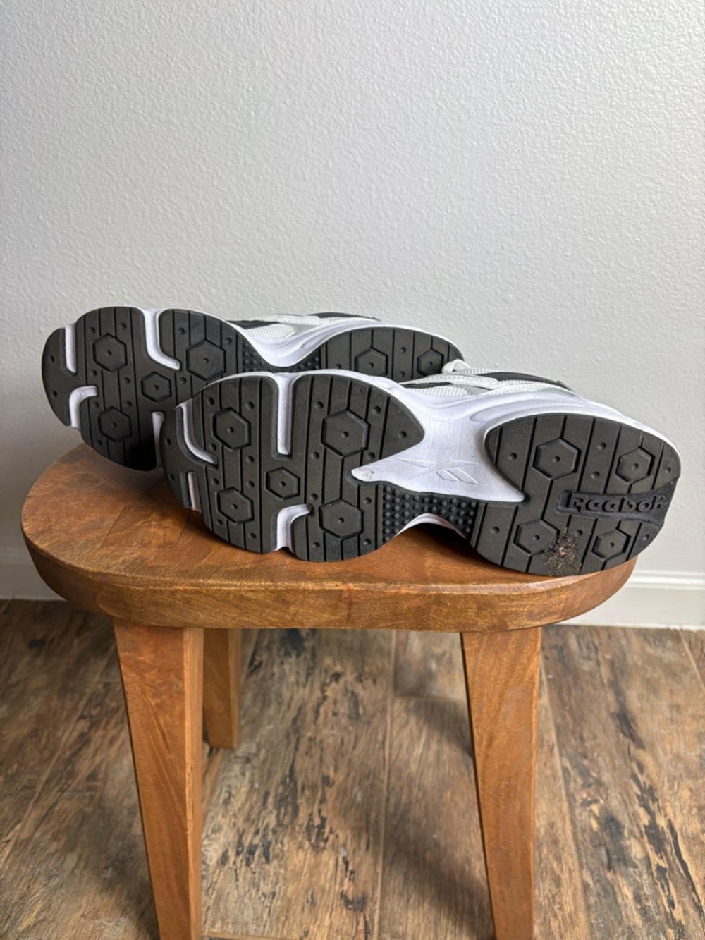 Reebok White Sneakers with Black Logo - Picture 4 of 6